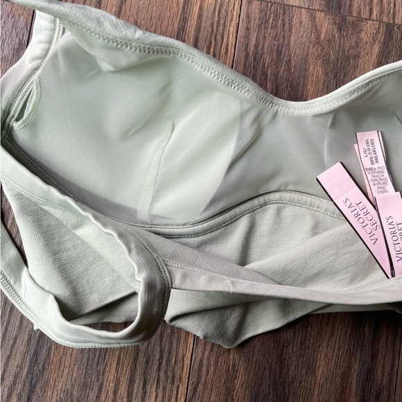 Victoria’s Secret Sports Bra - Picture 2 of 4